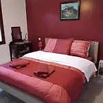 Le Violet Bed & Breakfast