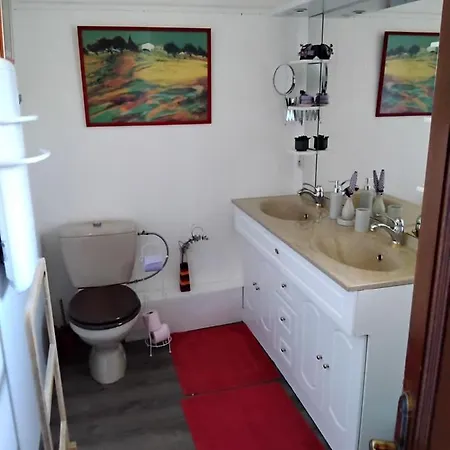 Le Violet Bed & Breakfast 3*