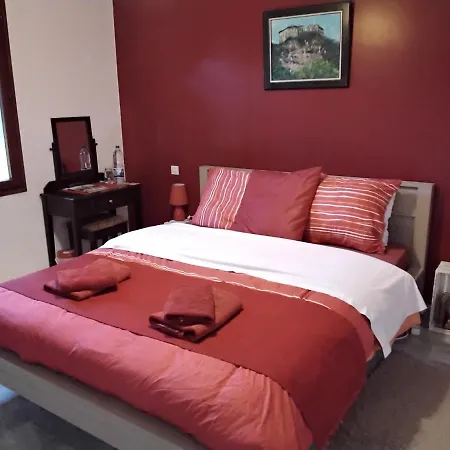 Le Violet Bed & Breakfast